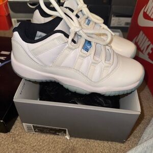 Jordan 11 low Columbia